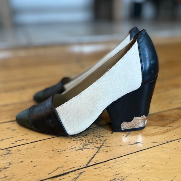 Toga Pulla fur and embossed leather heels with metal buckle details - Picture 4 of 8